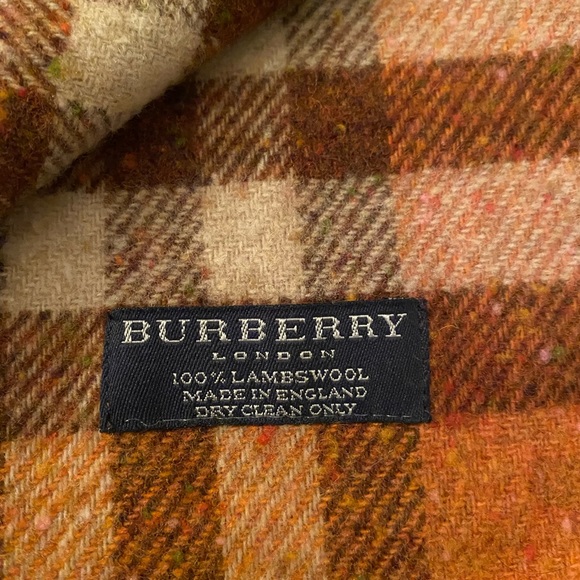 Authentic Burberry plaid large scarf - Picture 5 of 5